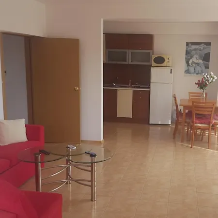 Palm Court Apartment *
